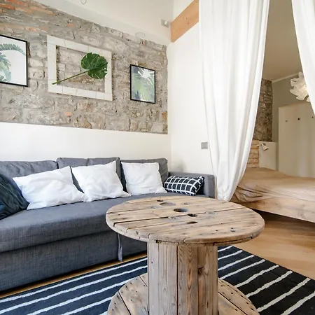 Gem Of The - Luxury Old Town Apartman